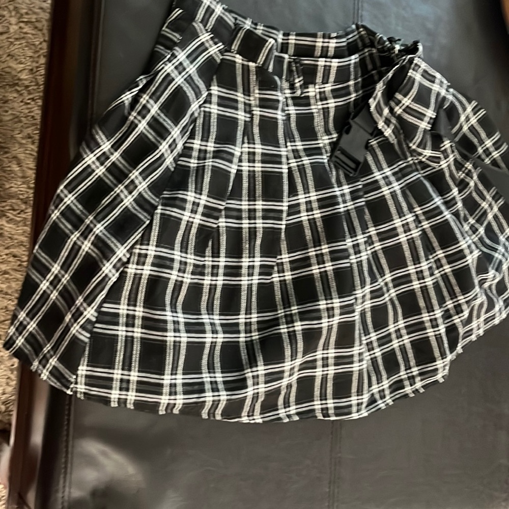 buckle plaid skirt with belt